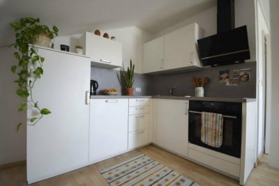 Freundliche 1 ZIMMERWOHNUNG im DACHGESCHOSS