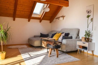Ruhige Wohnlage in Fürstenzell 
3-Zimmer-Dachgeschosswohnung mit Tageslichtbad, EBK und hellen Räum