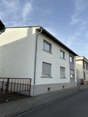 Rodgau Jügesheim:Freistehendes Zweifamilienhaus für  Großfamilien.