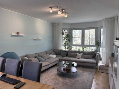 geschmackvolle und gepflegte 3,5 Zi.-Wohnung mit Balkon und Parkett (Aufzug)