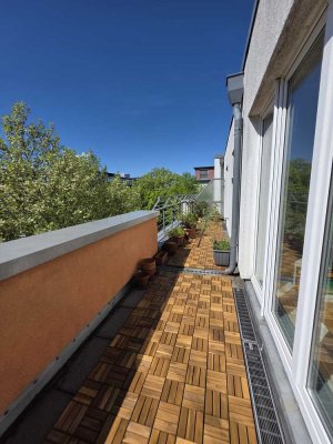 Exklusives Penthouse in Altona: Maisonette-Wohntraum mit Dachterrasse & Wintergarten