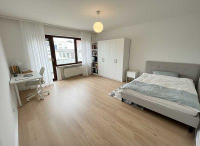 Schönes möbeliertes Zimmer in zentraler 3er-WG (3/3 Zimmer verfügbar)