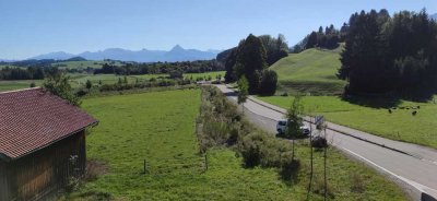 Gepflegte 4-Zimmer-Dachgeschosswohnung mit Balkon und Einbauküche in Pfronten