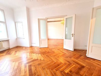 Geniale Altbau*Wohnung mit Balkon*Parkett*Lift*City West