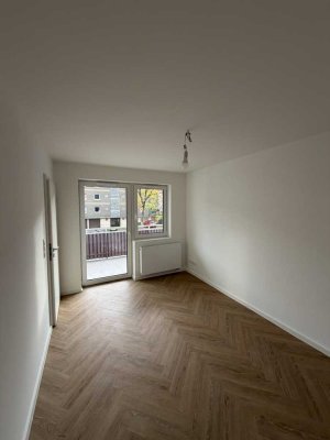Erstbezug � inkl energetischer Sanierung � Balkon & Design Einbauküche inkludiert ! Stellplätze