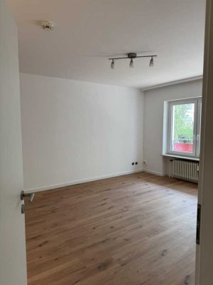 Frisch nach Renovierung 2ZKB mit Einbauküche & Balkon