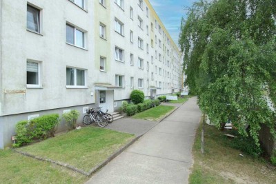 Zuverlässige Kapitalanlage: Vermietete 4-Zi-Wohnung mit Balkon und Keller in Parchim
