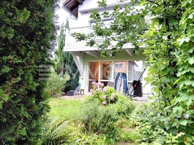 Sonnige Gartenharmonie  Stilvolles Zuhause mit privater Grünfläche