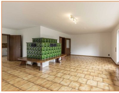 EG 3-Zimmer-Wohnung mit Terrasse und EBK, 132mq, Fußbodenbeheizt, neues Bad