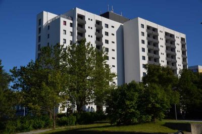sanierte Balkonwohnung in der Rostocker Südstadt - Warmmiete inkl. Stromkosten