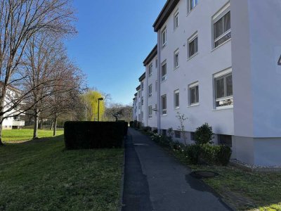 Modernisierte 4-Zimmer-Wohnung mit Balkon und Einbauküche in Großkrotzenburg