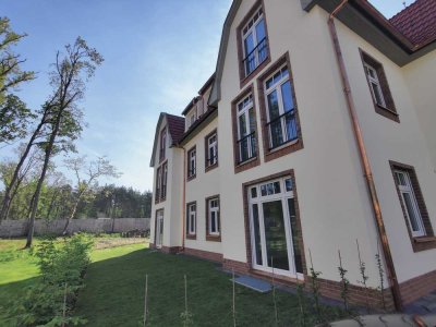 Gehobene neu erbaute Villa Rosa mit 6 NEU zu vermietenden 3- Raum Wohnungen in Beelitz
