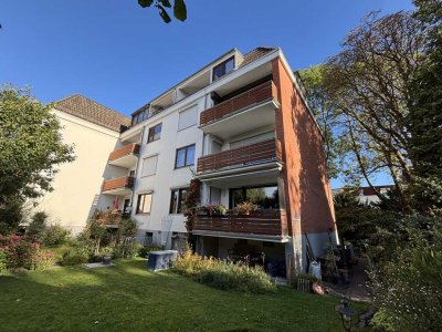 Schwachhausen, moderne 2,5- Zi.-Dachgeschoßwohnung mit Sonnenbalkon!