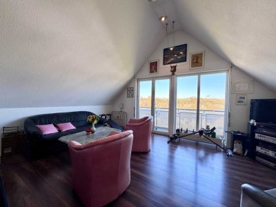 Charmante Dachgeschosswohnung mit Panoramablick über Dagersheim