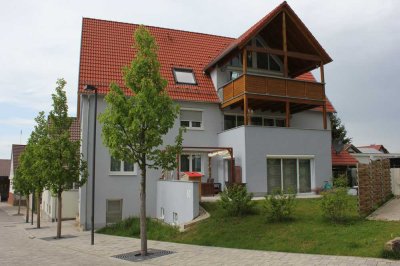 EG-WHG mit Flair, 106 m² Wfl., ca. 20 m² Terrasse, Garten, Top-Ausstattung, EBK, sympath. Umgebung