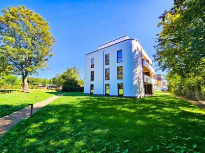 ERSTBEZUG: 3-Zimmer-Neubauwohnung mit neuer Einbauküche, Südbalkon und Tiefgaragenstellplatz