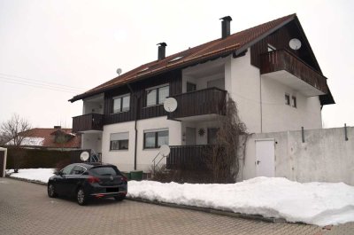 Praktische 3-Zimmer-Etagenwohnung mit zusätzlichen Kachelofen, Loggia und Festgarage in Salzweg