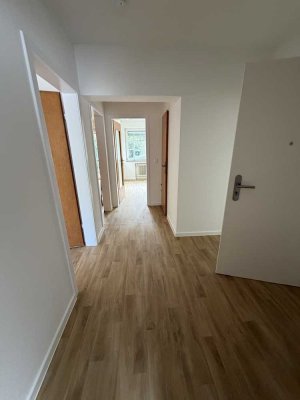 RS-Rosenhügel, Renovierte 2 Zimmer Wohnung mit Terrasse