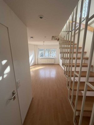 Helle, offene Maisonette-Wohnung im grünen Groß-Buchholz