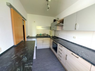 Schöne 2-Zi-Whg. mit Einbauküche und Balkon in grüner Randlage