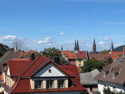 Wo Licht und Architektur verschmelzen – einzigartige Galeriewohnung im Villenviertel