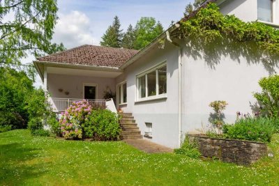 Trier-Feyen - Großzügiges freistehendes Wohnhaus in  individueller Lage mit viel Grün