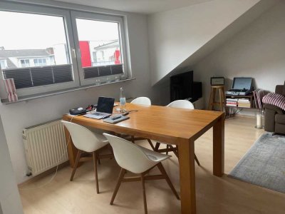 Gepflegte 3-Zimmer Wohnung mit Balkon im 4. OG in Köln-Nippes. Nicht WG geeignet: