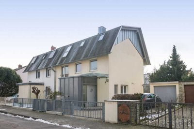 Attraktive Doppelhaushälfte in beliebter Wohnlage von Frankfurt-Heddernheim