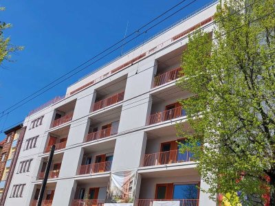 Zuhause mit 3 Zimmern und Penthouse-Feeling in Berlin-Weißensee