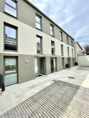 EXKLUSIVES TOWNHOUSE MIT GARTEN, PV-ANLAGE &amp; DESIGNAUSSTATTUNG ZU KAUFEN – WIEN DIREKT VOR DER TÜR