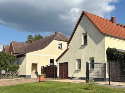 Charmantes Einfamilienhaus mit zusätzlicher Doppelhaushälfte auf großem Grundstück in ruhiger Lage
