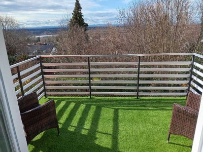helle 3-4 Zimmer Wohnung mit großem Balkon
