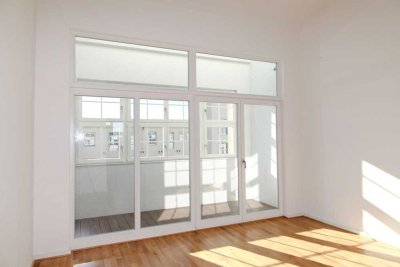 Nachmieter per 01.11.: Dachgeschoss | Klimaanlage | 2 Bäder | Parkett | Einbauküche | Atrium