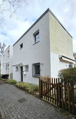 Hauptstadtmakler-Bezugsfreie Doppelhaushälfte mit Garage in Top-Lage