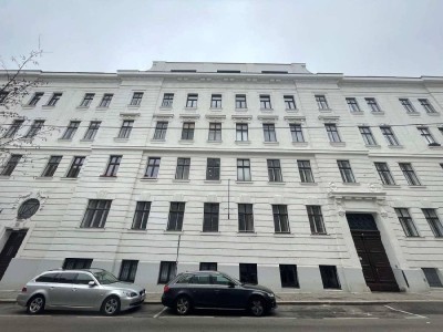 Sanierungsbedüftige Altbaujwel mit Garten