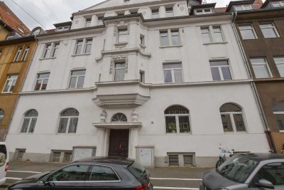 KUNZE: Provisionsfrei: Sanierungsbedürftige Altbauwohnung in zentraler Lage von Hannover-List