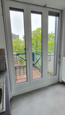 Schicke  3 ZiW mit EBK, Balkon, Aufzug, neue Fenster! Erstbezug nach Renovierung.
