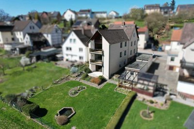 Massives Zweifamilienhaus mit Einliegerwohnung in Derental