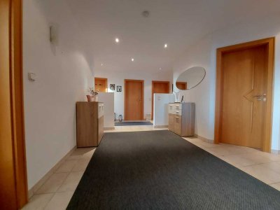 Helle 4,5-Zimmer-DG-Wohnung mit gehobener Innenausstattung in ruhiger Lage in Kümmersbruck