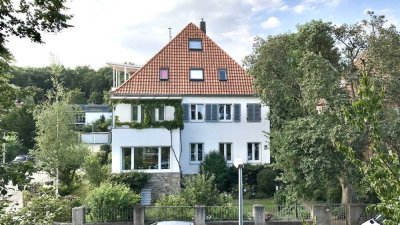 Stilvoll modernisiert: 6-Zimmer-Wohnung in Hannover-Waldheim