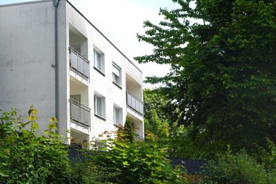 Grüner Ausblick vom sonnigen Balkon der 4-Zimmerwohnung in Steinbüchel!