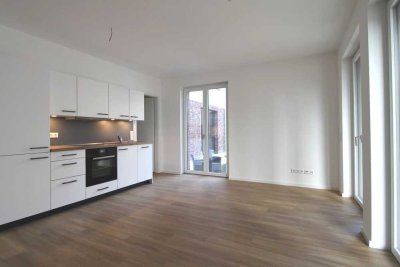 Großzügige 2 Zimmer mit EBK und Terrasse in ruhiger Seitenstraße!