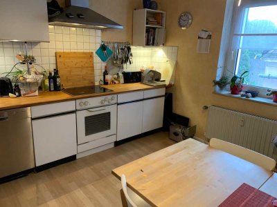 Großzügige 4-Zimmer Altbauwohnung mit Balkon