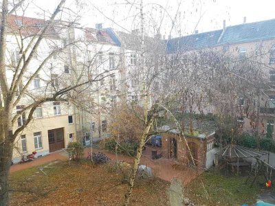 „Stylisch & Studiennah: 2-Zimmer-Wohnung mit offener Küche & Hof-Balkon“