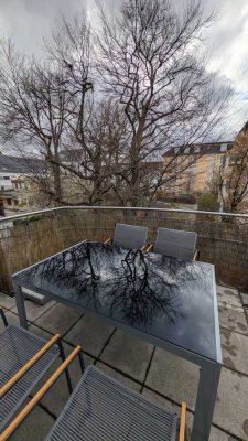 Charmantes 1-Zimmer Penthouse mit Balkon in Laim