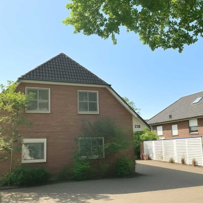 WEIHNACHTEN IM NEUEN HEIM: Idyllisches Einfamilienhaus mit Pool, Teich & Lodge in Feldrandlage