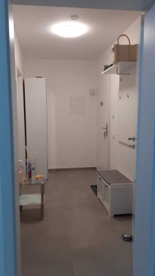 Exklusive, neuwertige 1-Zimmer-Wohnung mit Balkon und EBK (teilmöbliert)