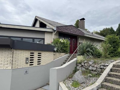 Dielheim bei Wiesloch: Pool-Villa mit unverbaubarem Blick
