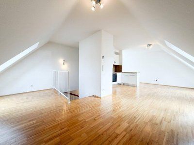 SONNIGE MAISONETTE MIT TERRASSE IM DACHGESCHOSS – WOHNEN MIT BESONDEREM FLAIR