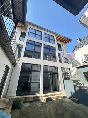 Modernisiertes Zweifamilienhaus mit hochwertigem Ausbau und Energieeffizienz A in zentraler Lage
